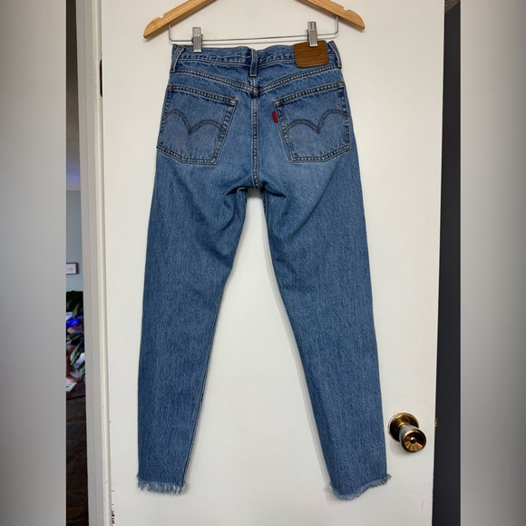 Levi’s Wedgie Fit High Rise Distressed Jeans Button Fly Size 25 - Picture 4 of 16